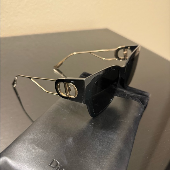 Sunglasses - Picture 1 of 3